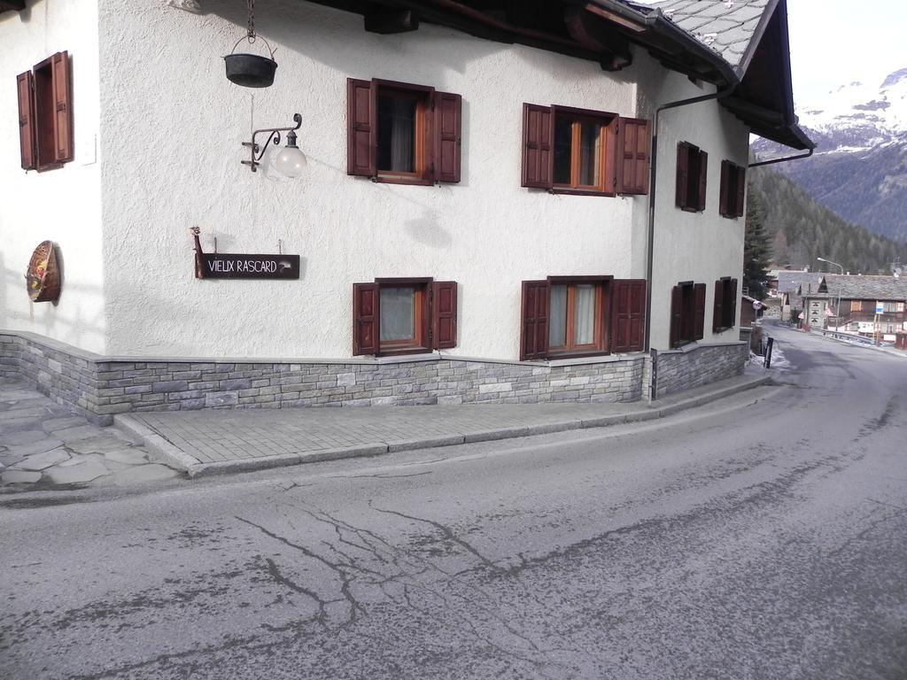 Le Vieux Rascard Chambres D'Hotes Champoluc Habitación foto