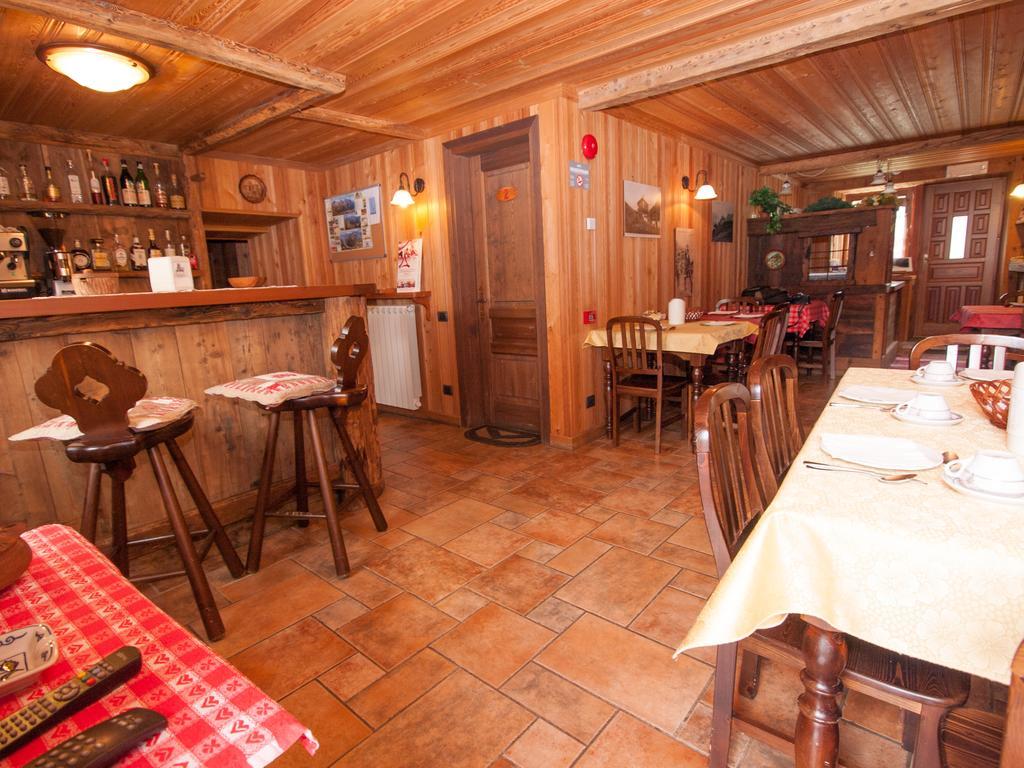 Le Vieux Rascard Chambres D'Hotes Champoluc Exterior foto